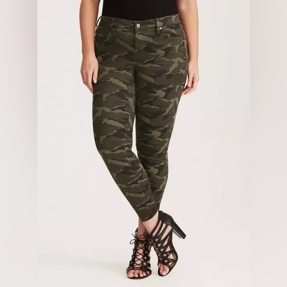 NWT Torrid Sky High Camouflage Twill Skinny Jeans